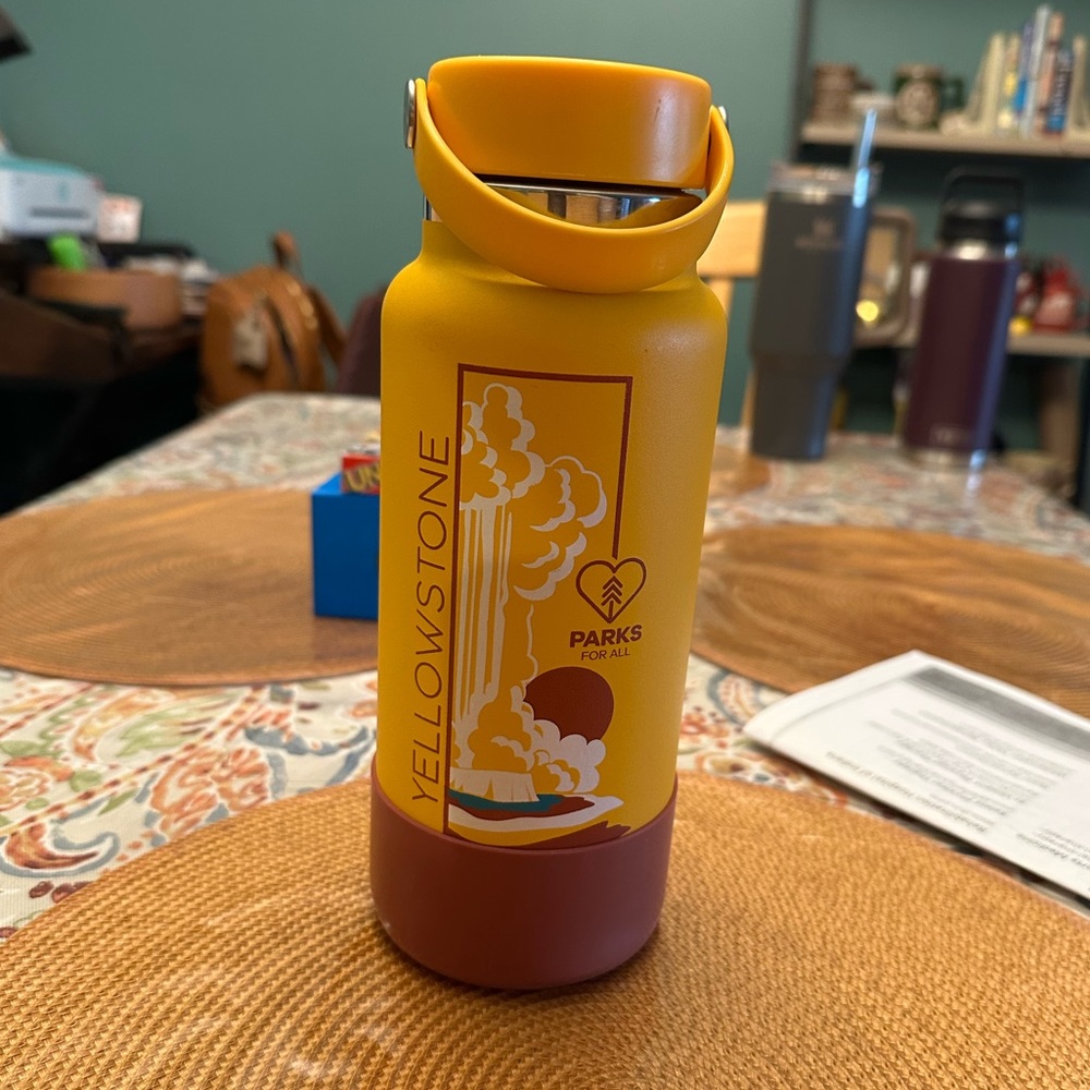 Rare Hydro Flask 32 oz. Wide Mouth Limited Edition Yellowstone